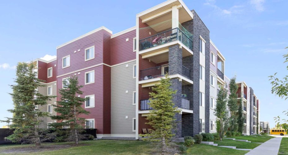 5 Saddlestone Way, Calgary, Alberta T3J 0S2, 2 Bedrooms Bedrooms, ,1 BathroomBathrooms,Residential,For Sale,Saddlestone,A2260370