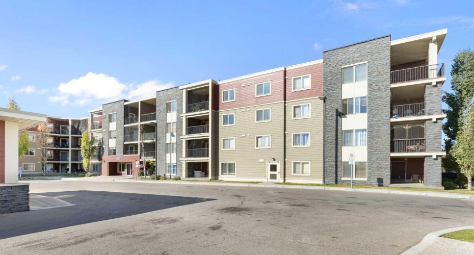 5 Saddlestone Way, Calgary, Alberta T3J 0S2, 2 Bedrooms Bedrooms, ,1 BathroomBathrooms,Residential,For Sale,Saddlestone,A2260370