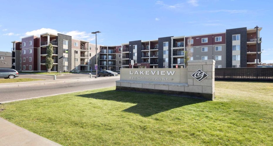 5 Saddlestone Way, Calgary, Alberta T3J 0S2, 2 Bedrooms Bedrooms, ,1 BathroomBathrooms,Residential,For Sale,Saddlestone,A2260370