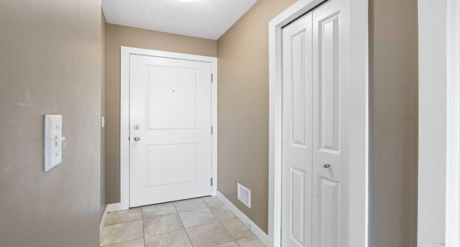 5 Saddlestone Way, Calgary, Alberta T3J 0S2, 2 Bedrooms Bedrooms, ,1 BathroomBathrooms,Residential,For Sale,Saddlestone,A2260370