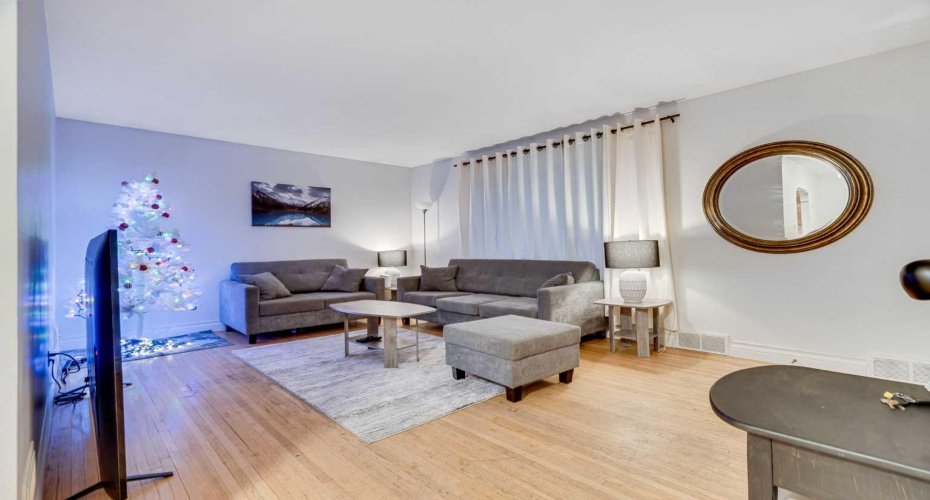 2303 17A Street, Calgary, Alberta T2T 4S3, 2 Bedrooms Bedrooms, ,1 BathroomBathrooms,Residential,For Sale,17A,A2278916