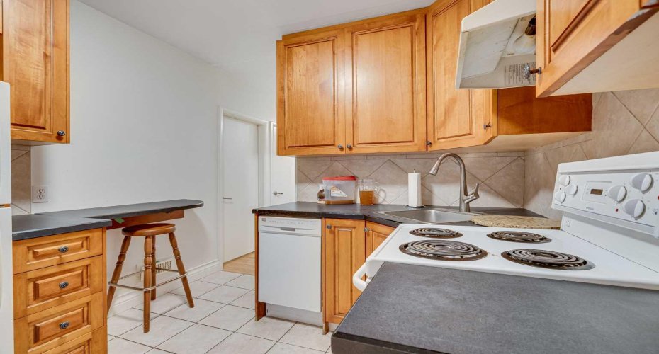 2303 17A Street, Calgary, Alberta T2T 4S3, 2 Bedrooms Bedrooms, ,1 BathroomBathrooms,Residential,For Sale,17A,A2278916