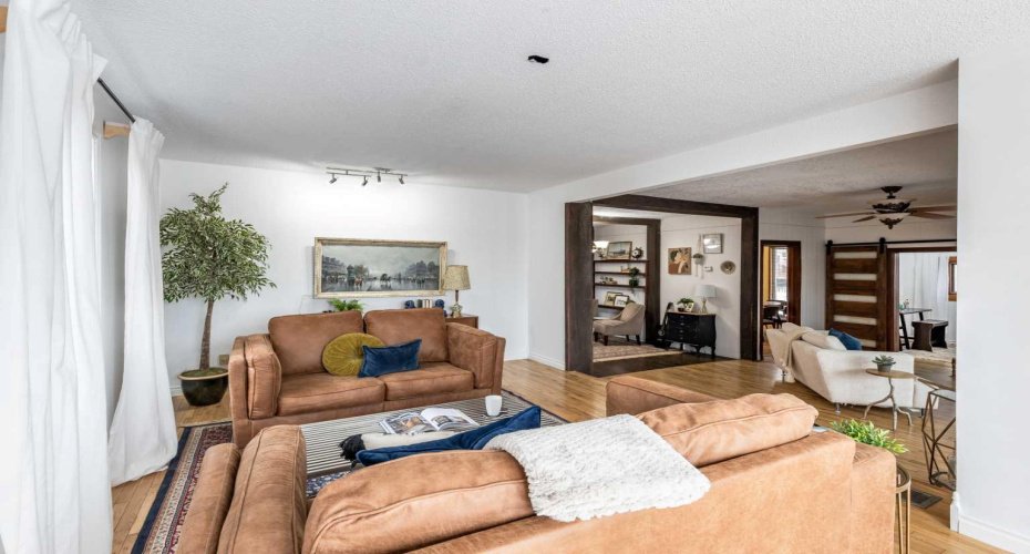 176 1 Street, Medicine Hat, Alberta T1A3Y9, 3 Bedrooms Bedrooms, ,3 BathroomsBathrooms,Residential,For Sale,1,A2282338