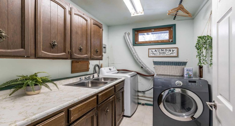 176 1 Street, Medicine Hat, Alberta T1A3Y9, 3 Bedrooms Bedrooms, ,3 BathroomsBathrooms,Residential,For Sale,1,A2282338