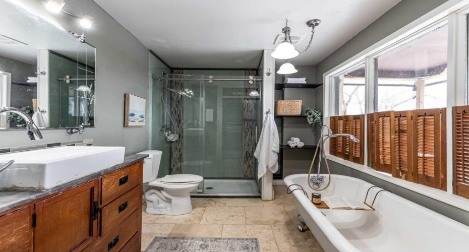 176 1 Street, Medicine Hat, Alberta T1A3Y9, 3 Bedrooms Bedrooms, ,3 BathroomsBathrooms,Residential,For Sale,1,A2282338