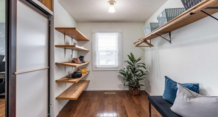 176 1 Street, Medicine Hat, Alberta T1A3Y9, 3 Bedrooms Bedrooms, ,3 BathroomsBathrooms,Residential,For Sale,1,A2282338