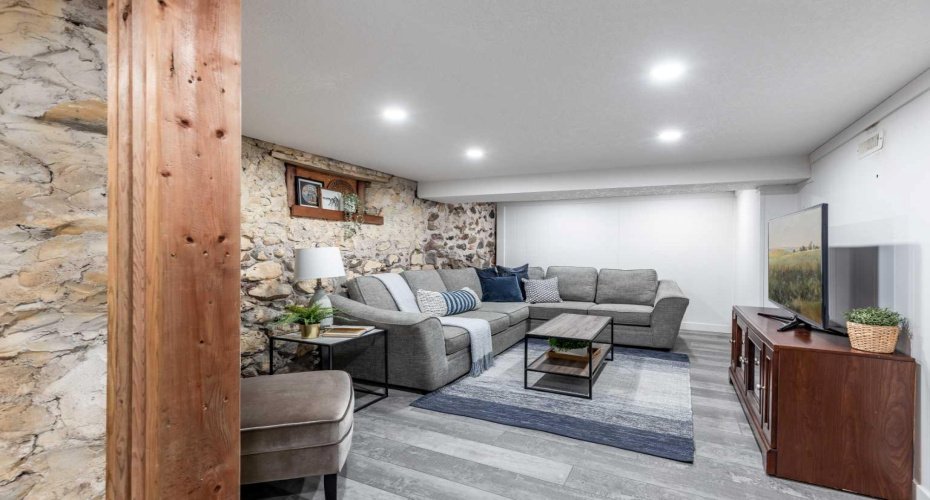 176 1 Street, Medicine Hat, Alberta T1A3Y9, 3 Bedrooms Bedrooms, ,3 BathroomsBathrooms,Residential,For Sale,1,A2282338