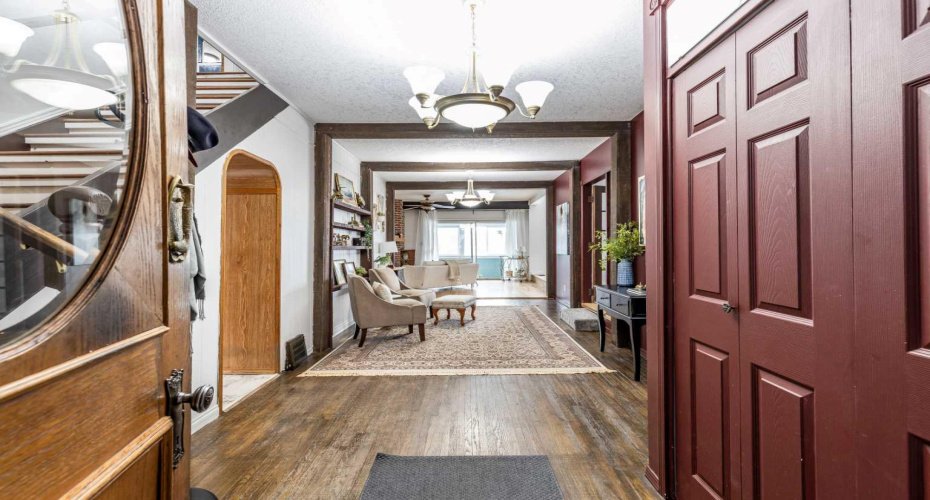 176 1 Street, Medicine Hat, Alberta T1A3Y9, 3 Bedrooms Bedrooms, ,3 BathroomsBathrooms,Residential,For Sale,1,A2282338