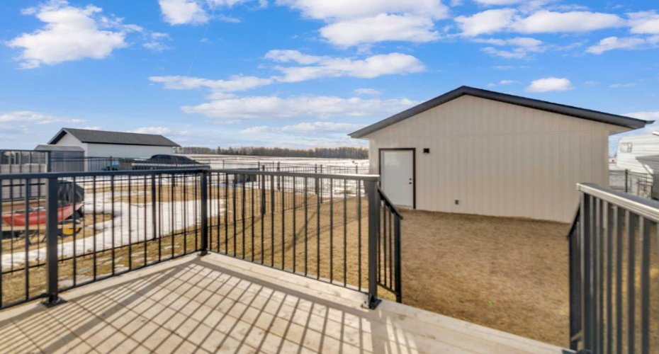 24 Station Drive, Sylvan Lake, Alberta T4S 0W7, 3 Bedrooms Bedrooms, ,3 BathroomsBathrooms,Residential,For Sale,Station,A2295171