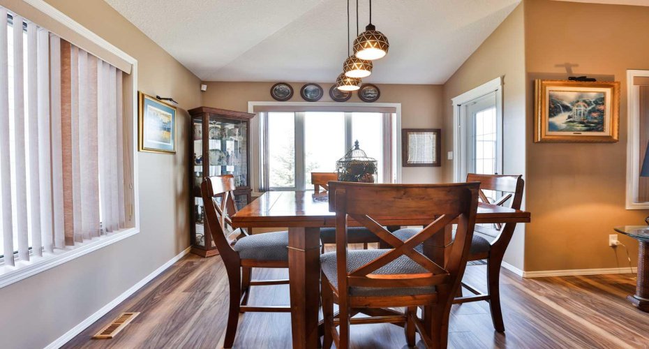 605 Sunridge Crescent, Lethbridge, Alberta T1J 0T4, 3 Bedrooms Bedrooms, ,3 BathroomsBathrooms,Residential,For Sale,Sunridge,A2295177