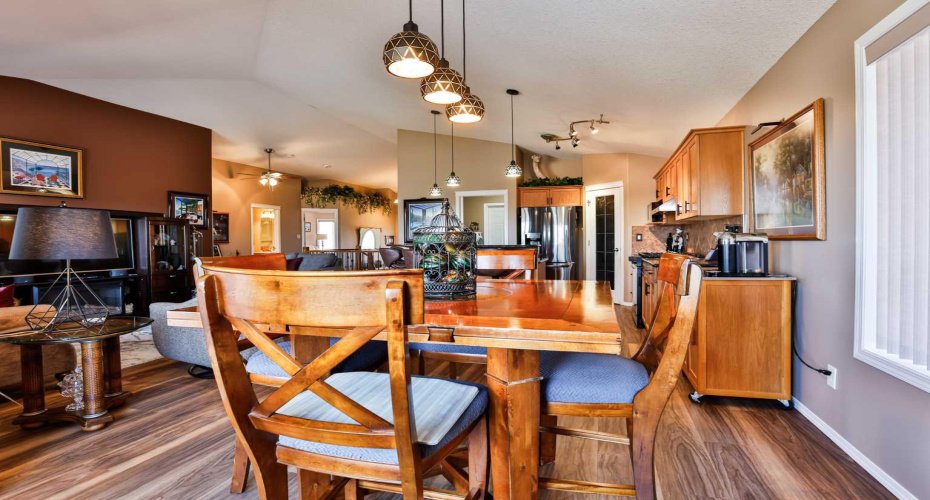 605 Sunridge Crescent, Lethbridge, Alberta T1J 0T4, 3 Bedrooms Bedrooms, ,3 BathroomsBathrooms,Residential,For Sale,Sunridge,A2295177