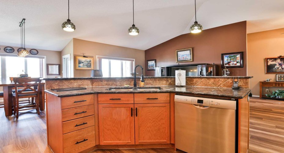 605 Sunridge Crescent, Lethbridge, Alberta T1J 0T4, 3 Bedrooms Bedrooms, ,3 BathroomsBathrooms,Residential,For Sale,Sunridge,A2295177