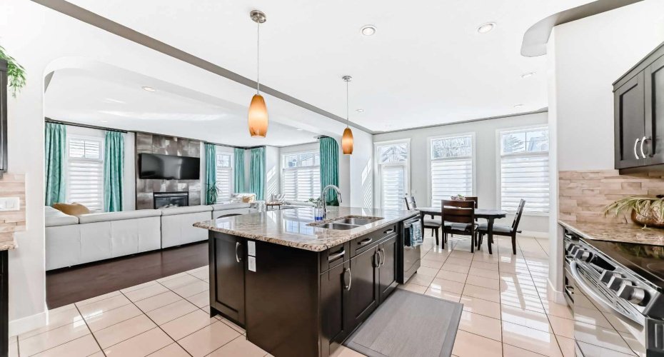 274 Kingsbury View, Airdrie, Alberta T4A 0E7, 4 Bedrooms Bedrooms, ,4 BathroomsBathrooms,Residential,For Sale,Kingsbury,A2295387