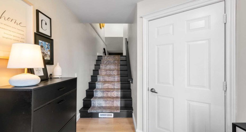 1339 14 Avenue, Calgary, Alberta T3C0W3, 2 Bedrooms Bedrooms, ,2 BathroomsBathrooms,Residential,For Sale,14,A2295778