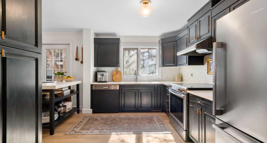 1339 14 Avenue, Calgary, Alberta T3C0W3, 2 Bedrooms Bedrooms, ,2 BathroomsBathrooms,Residential,For Sale,14,A2295778