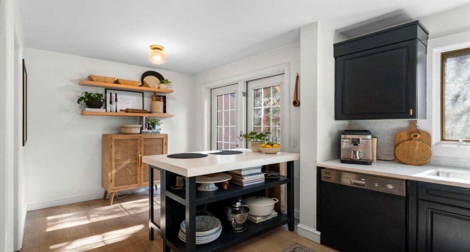 1339 14 Avenue, Calgary, Alberta T3C0W3, 2 Bedrooms Bedrooms, ,2 BathroomsBathrooms,Residential,For Sale,14,A2295778