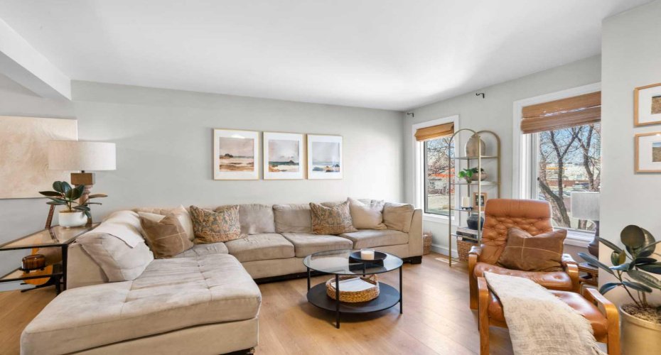 1339 14 Avenue, Calgary, Alberta T3C0W3, 2 Bedrooms Bedrooms, ,2 BathroomsBathrooms,Residential,For Sale,14,A2295778