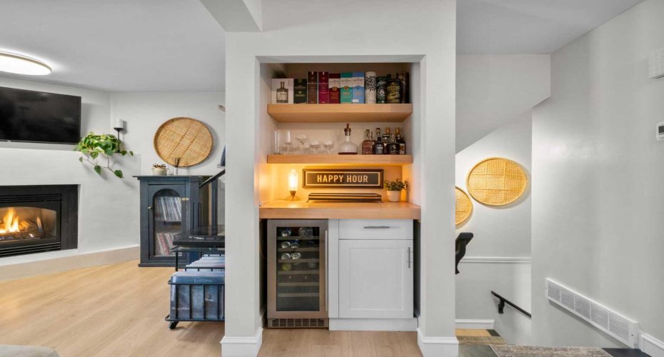 1339 14 Avenue, Calgary, Alberta T3C0W3, 2 Bedrooms Bedrooms, ,2 BathroomsBathrooms,Residential,For Sale,14,A2295778