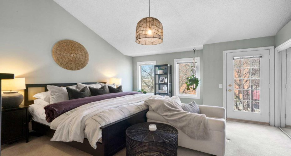 1339 14 Avenue, Calgary, Alberta T3C0W3, 2 Bedrooms Bedrooms, ,2 BathroomsBathrooms,Residential,For Sale,14,A2295778