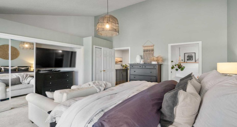 1339 14 Avenue, Calgary, Alberta T3C0W3, 2 Bedrooms Bedrooms, ,2 BathroomsBathrooms,Residential,For Sale,14,A2295778