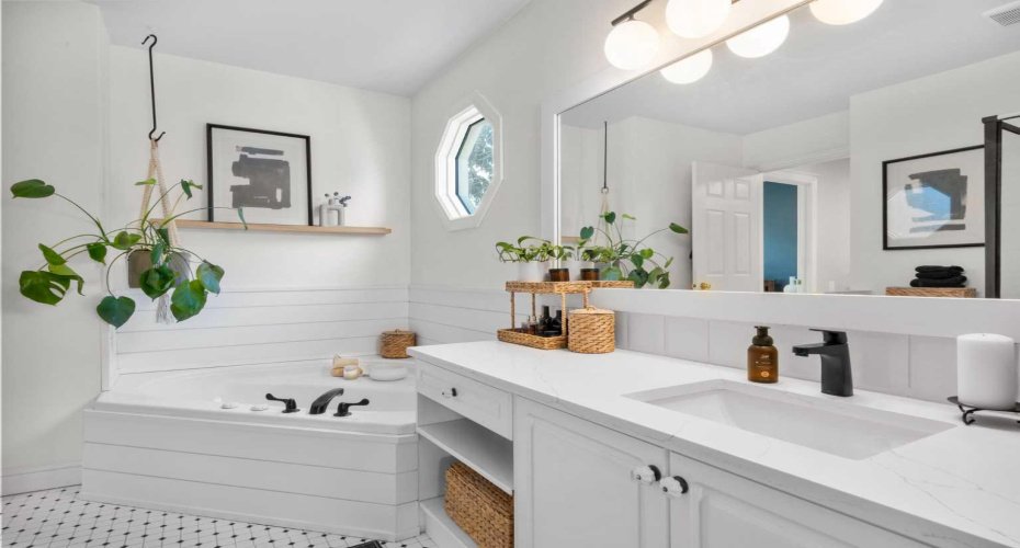 1339 14 Avenue, Calgary, Alberta T3C0W3, 2 Bedrooms Bedrooms, ,2 BathroomsBathrooms,Residential,For Sale,14,A2295778