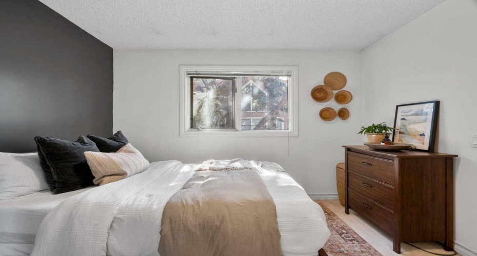 1339 14 Avenue, Calgary, Alberta T3C0W3, 2 Bedrooms Bedrooms, ,2 BathroomsBathrooms,Residential,For Sale,14,A2295778