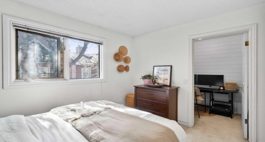 1339 14 Avenue, Calgary, Alberta T3C0W3, 2 Bedrooms Bedrooms, ,2 BathroomsBathrooms,Residential,For Sale,14,A2295778