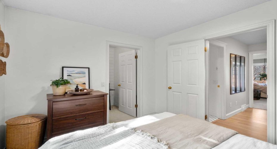 1339 14 Avenue, Calgary, Alberta T3C0W3, 2 Bedrooms Bedrooms, ,2 BathroomsBathrooms,Residential,For Sale,14,A2295778