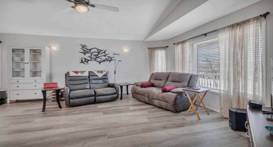 5009 Aspen Place, Leduc, Alberta T9E 8R3, 3 Bedrooms Bedrooms, ,2 BathroomsBathrooms,Mobile,For Sale,Aspen,A2297816