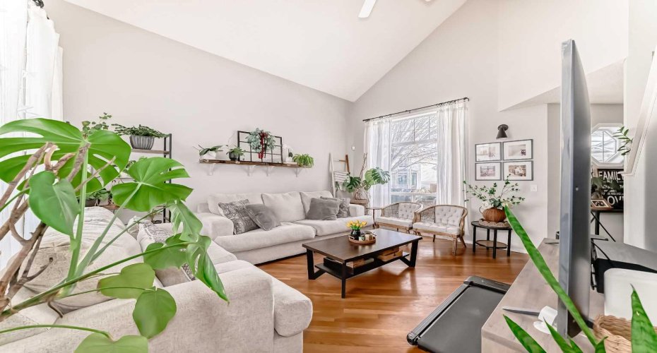 155 Erin Meadow Way, Calgary, Alberta T2B 3P7, 5 Bedrooms Bedrooms, ,3 BathroomsBathrooms,Residential,For Sale,Erin Meadow,A2297998