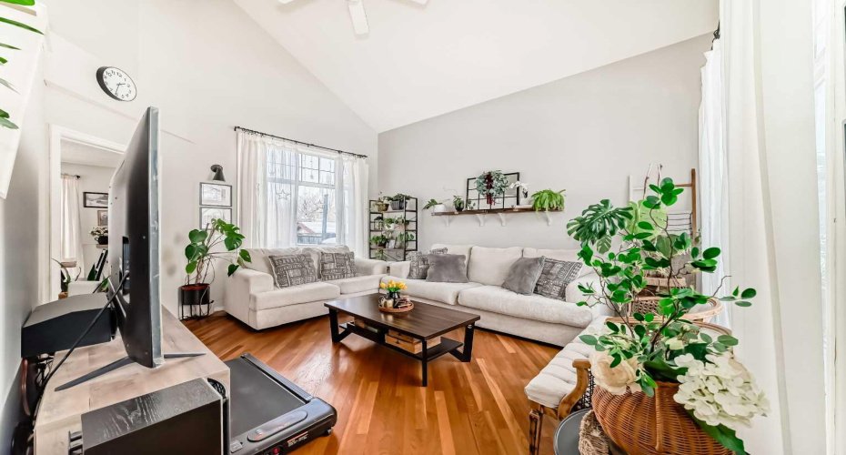 155 Erin Meadow Way, Calgary, Alberta T2B 3P7, 5 Bedrooms Bedrooms, ,3 BathroomsBathrooms,Residential,For Sale,Erin Meadow,A2297998