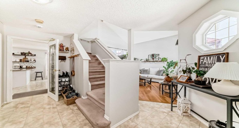 155 Erin Meadow Way, Calgary, Alberta T2B 3P7, 5 Bedrooms Bedrooms, ,3 BathroomsBathrooms,Residential,For Sale,Erin Meadow,A2297998