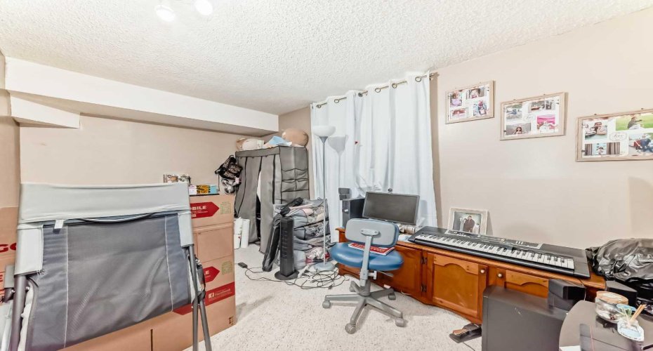 155 Erin Meadow Way, Calgary, Alberta T2B 3P7, 5 Bedrooms Bedrooms, ,3 BathroomsBathrooms,Residential,For Sale,Erin Meadow,A2297998