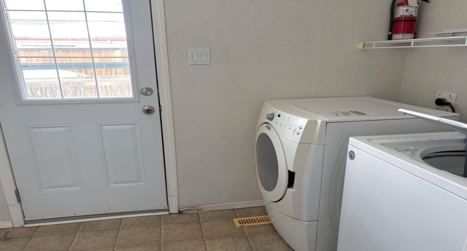 109 Elm Street, Fort McMurray, Alberta T9K 0J8, 4 Bedrooms Bedrooms, ,2 BathroomsBathrooms,Residential,For Sale,Elm,A2298148