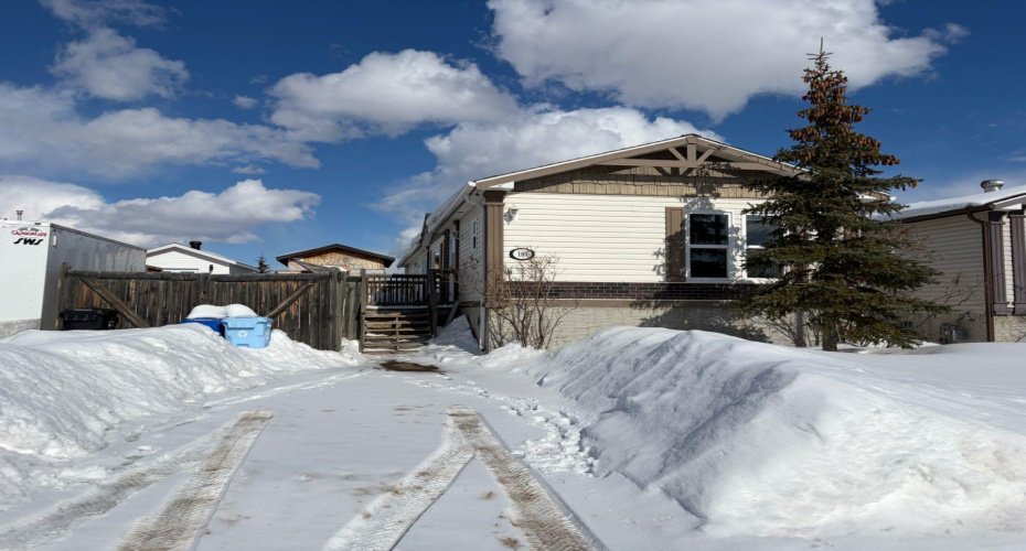 109 Elm Street, Fort McMurray, Alberta T9K 0J8, 4 Bedrooms Bedrooms, ,2 BathroomsBathrooms,Residential,For Sale,Elm,A2298148