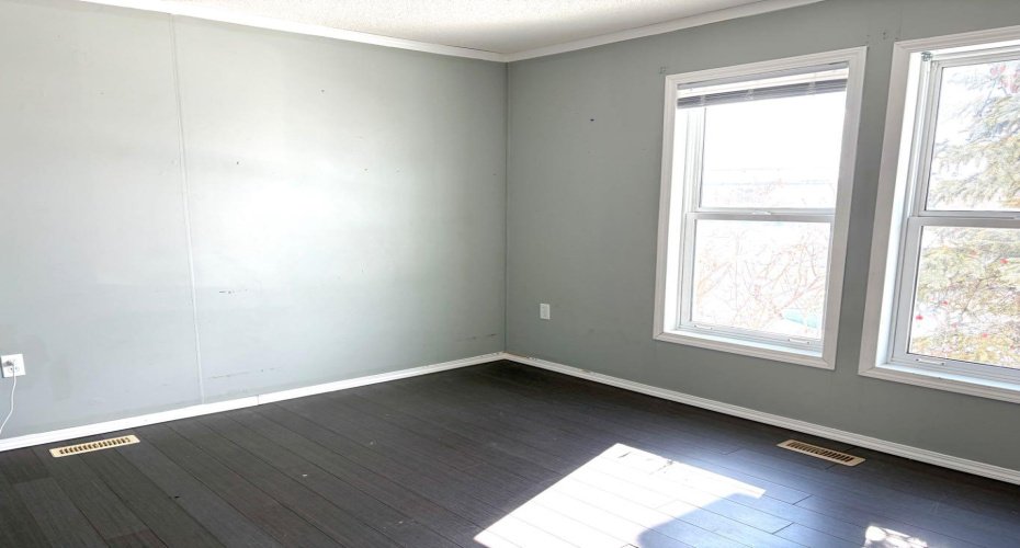 109 Elm Street, Fort McMurray, Alberta T9K 0J8, 4 Bedrooms Bedrooms, ,2 BathroomsBathrooms,Residential,For Sale,Elm,A2298148