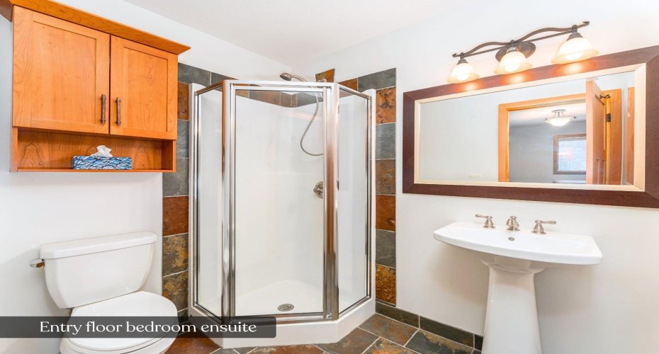 826 5th Street, Canmore, Alberta T1W2G4, 3 Bedrooms Bedrooms, ,4 BathroomsBathrooms,Residential,For Sale,5th,A2298625