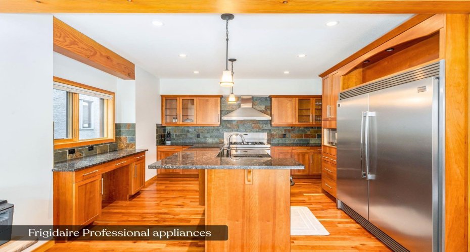 826 5th Street, Canmore, Alberta T1W2G4, 3 Bedrooms Bedrooms, ,4 BathroomsBathrooms,Residential,For Sale,5th,A2298625