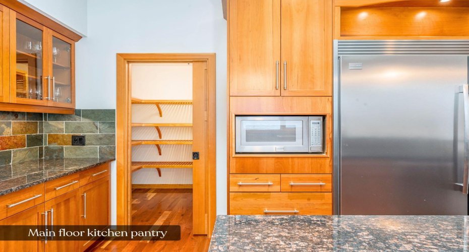 826 5th Street, Canmore, Alberta T1W2G4, 3 Bedrooms Bedrooms, ,4 BathroomsBathrooms,Residential,For Sale,5th,A2298625