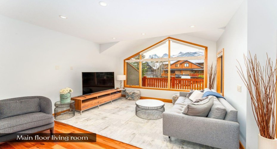 826 5th Street, Canmore, Alberta T1W2G4, 3 Bedrooms Bedrooms, ,4 BathroomsBathrooms,Residential,For Sale,5th,A2298625