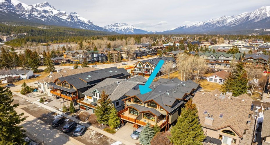 826 5th Street, Canmore, Alberta T1W2G4, 3 Bedrooms Bedrooms, ,4 BathroomsBathrooms,Residential,For Sale,5th,A2298625