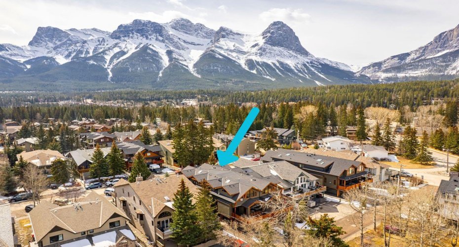 826 5th Street, Canmore, Alberta T1W2G4, 3 Bedrooms Bedrooms, ,4 BathroomsBathrooms,Residential,For Sale,5th,A2298625