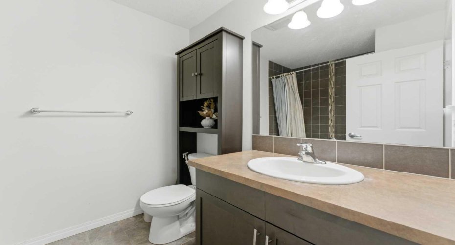 Common 3 pc washroom on upper floor