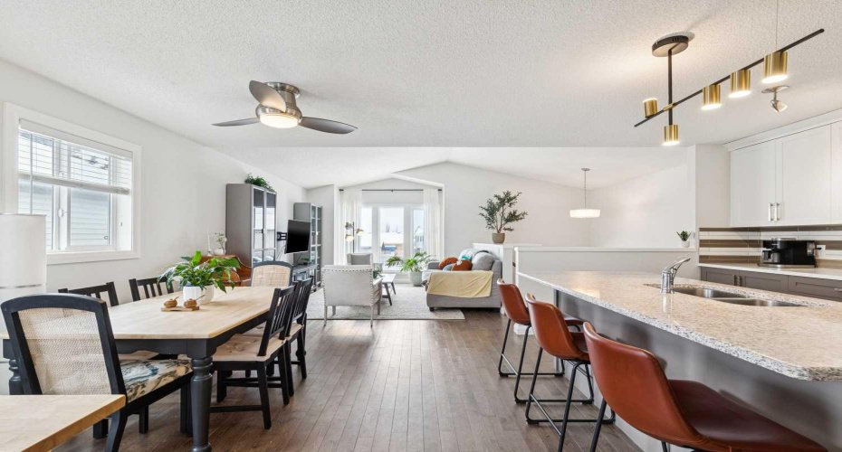 60 Erin Meadow Way, Calgary, Alberta T2B3A1, 3 Bedrooms Bedrooms, ,2 BathroomsBathrooms,Residential,For Sale,Erin Meadow,A2299496