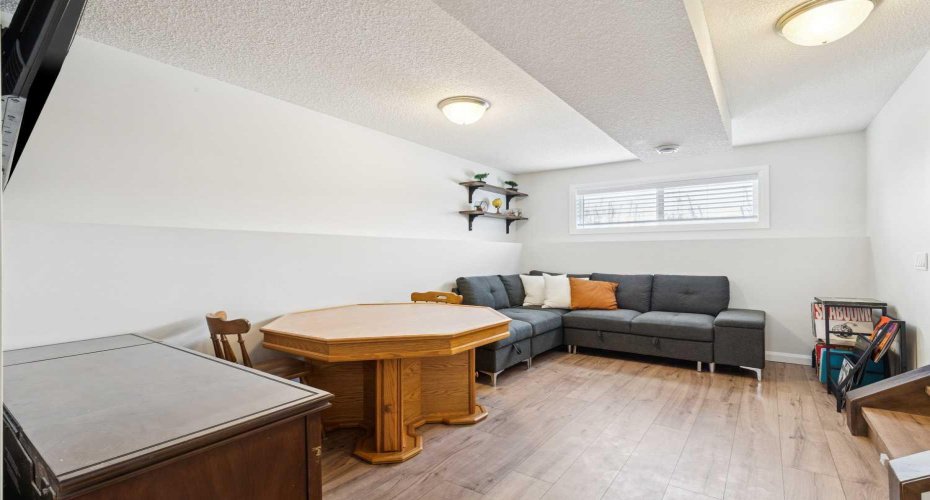 60 Erin Meadow Way, Calgary, Alberta T2B3A1, 3 Bedrooms Bedrooms, ,2 BathroomsBathrooms,Residential,For Sale,Erin Meadow,A2299496