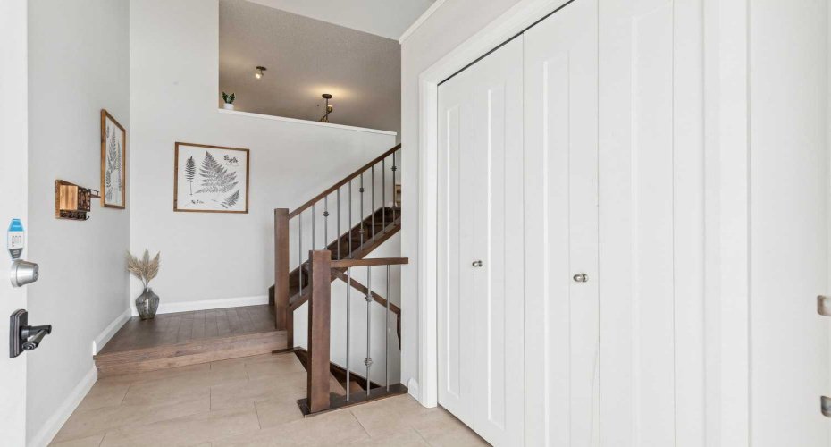 60 Erin Meadow Way, Calgary, Alberta T2B3A1, 3 Bedrooms Bedrooms, ,2 BathroomsBathrooms,Residential,For Sale,Erin Meadow,A2299496