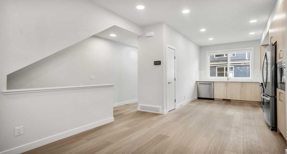 285 Chelsea Court, Chestermere, Alberta T1X 2W7, 2 Bedrooms Bedrooms, ,3 BathroomsBathrooms,Residential,For Sale,Chelsea,A2300009