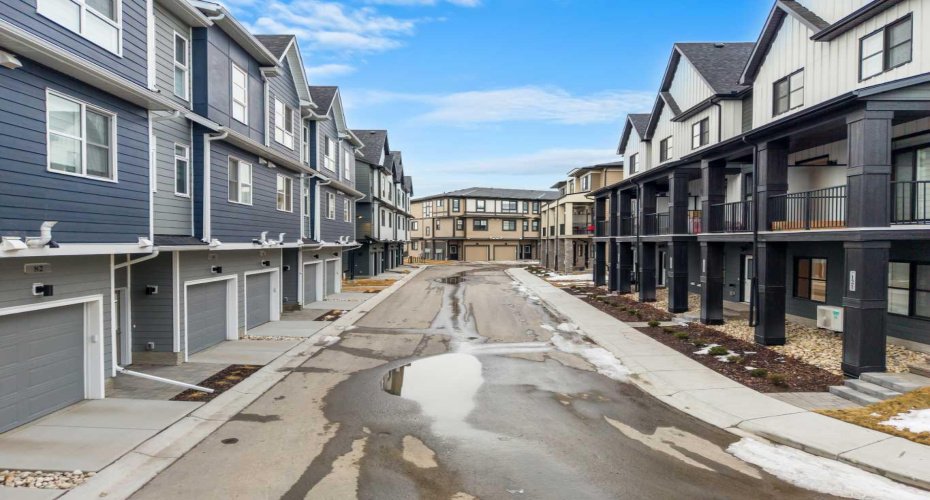 285 Chelsea Court, Chestermere, Alberta T1X 2W7, 2 Bedrooms Bedrooms, ,3 BathroomsBathrooms,Residential,For Sale,Chelsea,A2300009