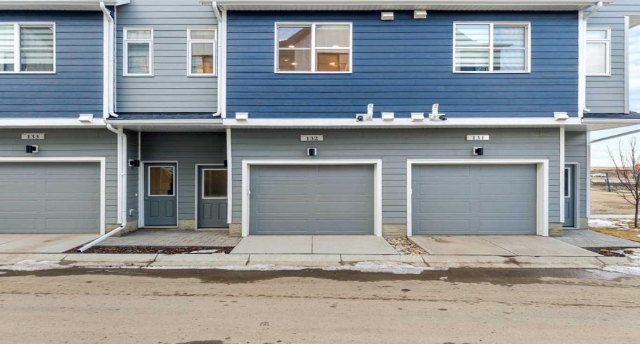 285 CHELSEA Court, Chestermere, Alberta T1X 2W7, 2 Bedrooms Bedrooms, ,3 BathroomsBathrooms,Residential,For Sale,CHELSEA,A2300056