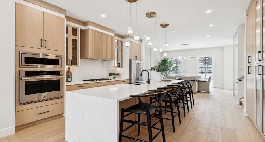 2810 38 Street, Calgary, Alberta T3E3G2, 5 Bedrooms Bedrooms, ,4 BathroomsBathrooms,Residential,For Sale,38,A2300128